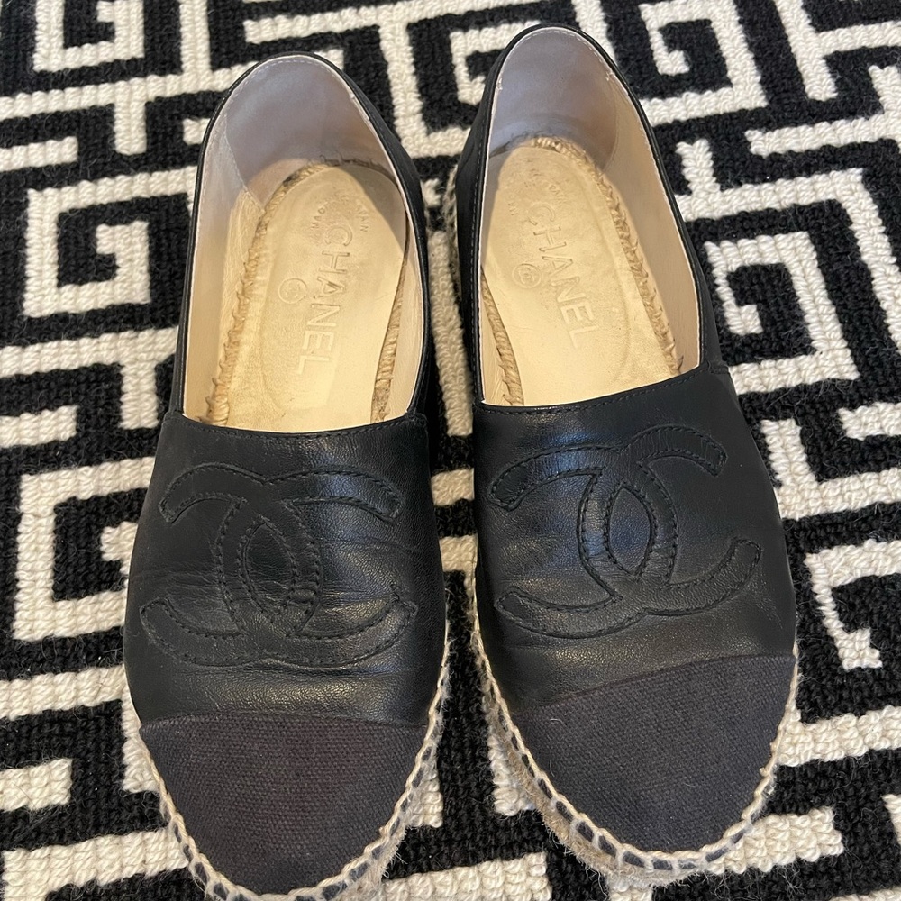 Black leather Chanel espadrilles with black canvas toe Size 35